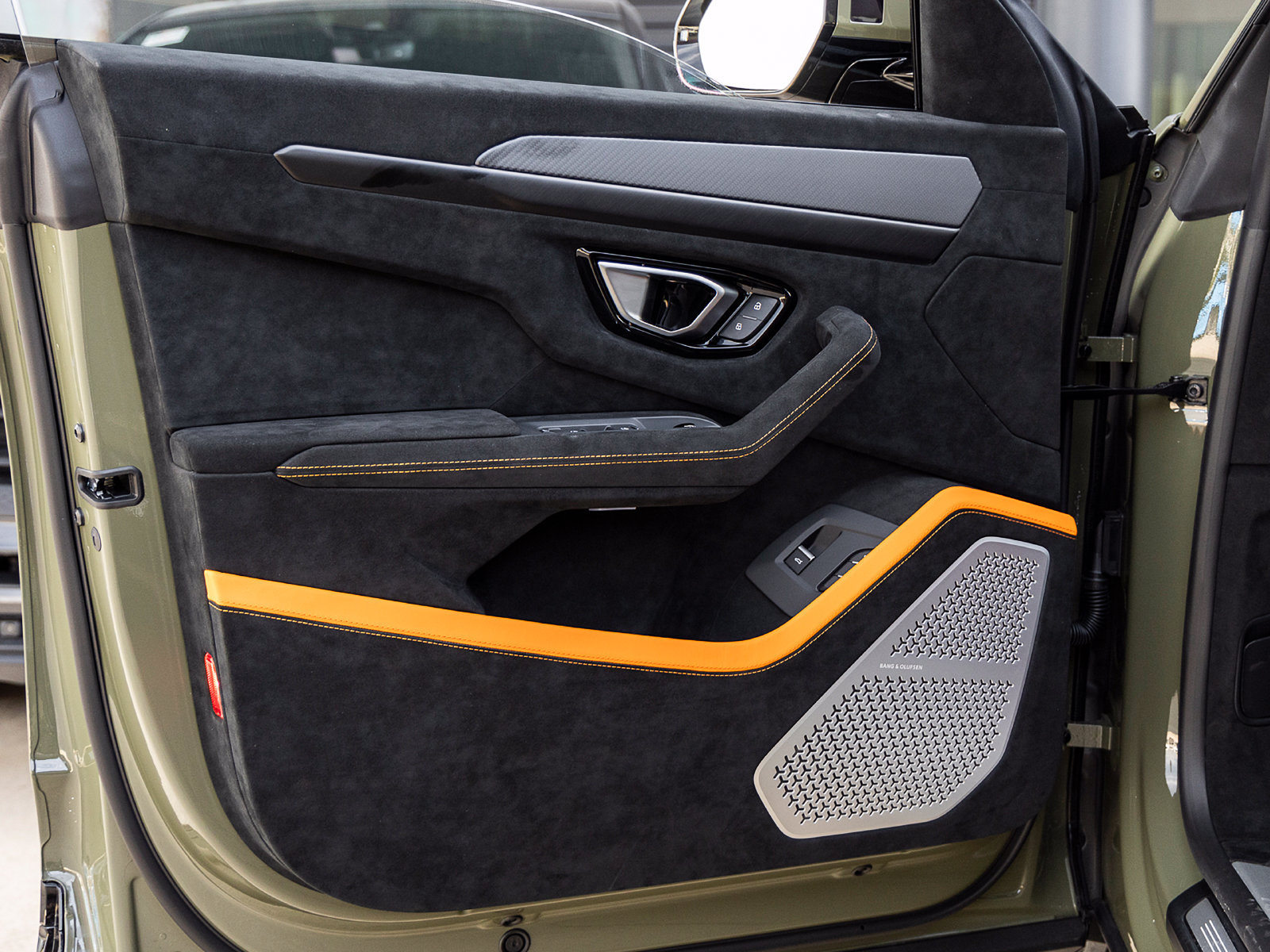 Used 2023 Lamborghini Urus Performante AWD/4WD image 24