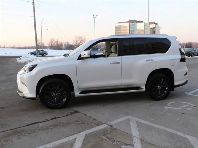 Used 2023 Lexus GX 460 Premium w/ Accessory Package image 3