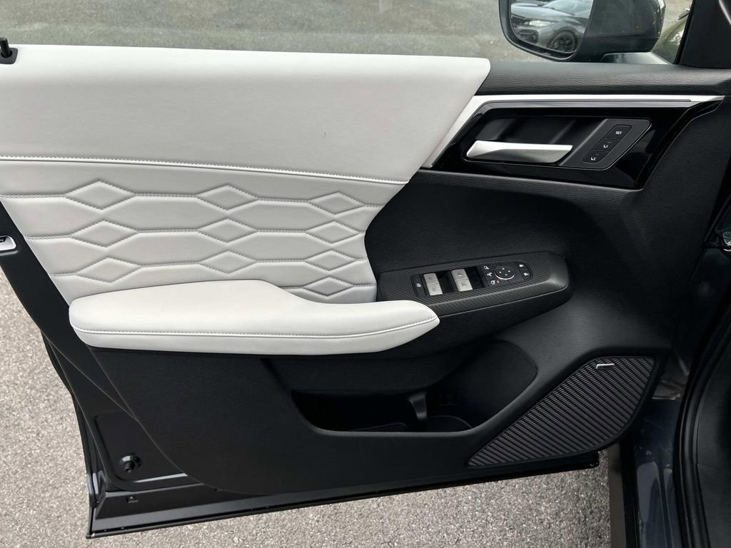 New 2025 Mitsubishi Outlander SEL image 24