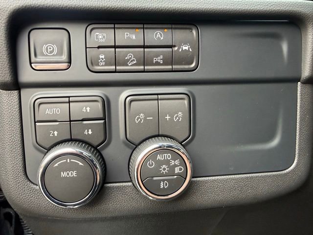 Used 2025 Chevrolet Suburban Z71 w/ Comfort Package image 26