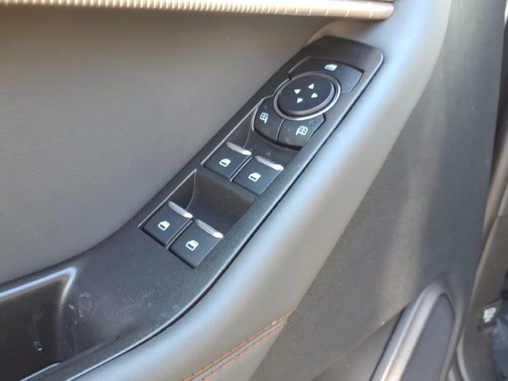 Used 2025 Ford Explorer Active AWD/4WD image 20