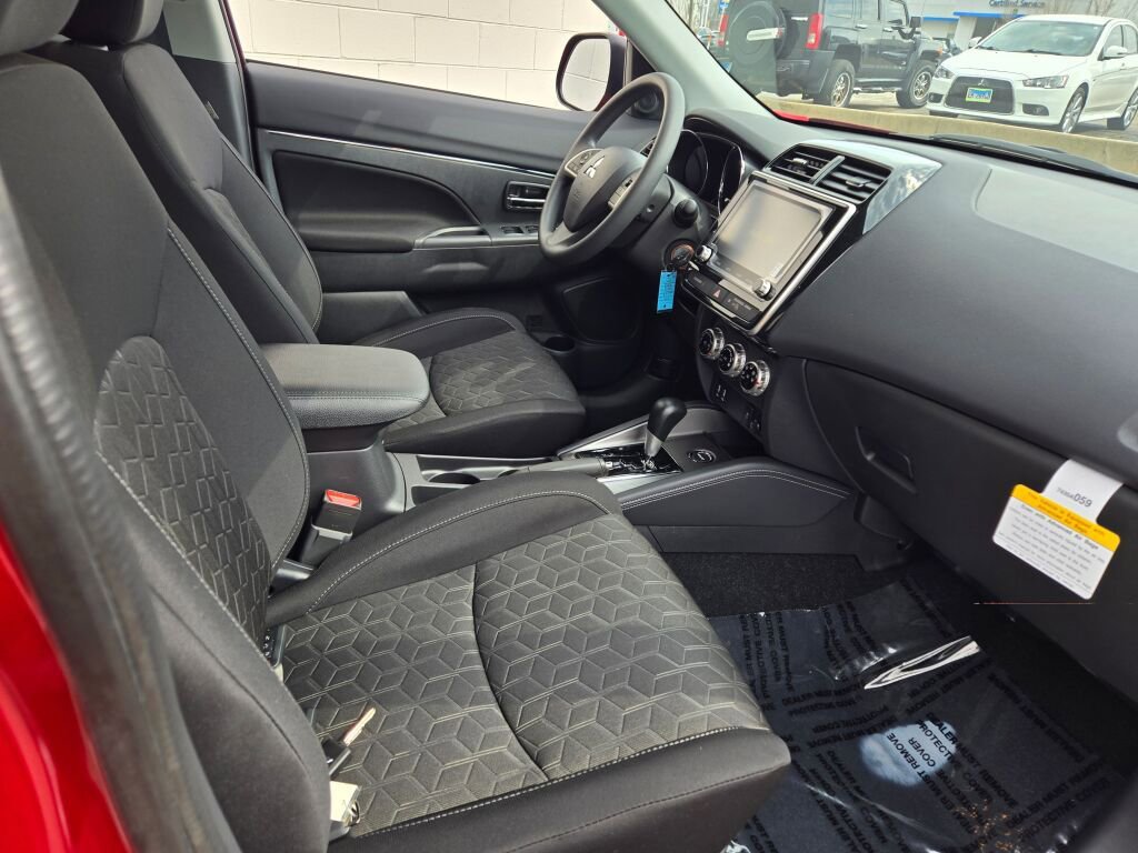 Used 2026 Mitsubishi Outlander Sport ES AWD/4WD image 4