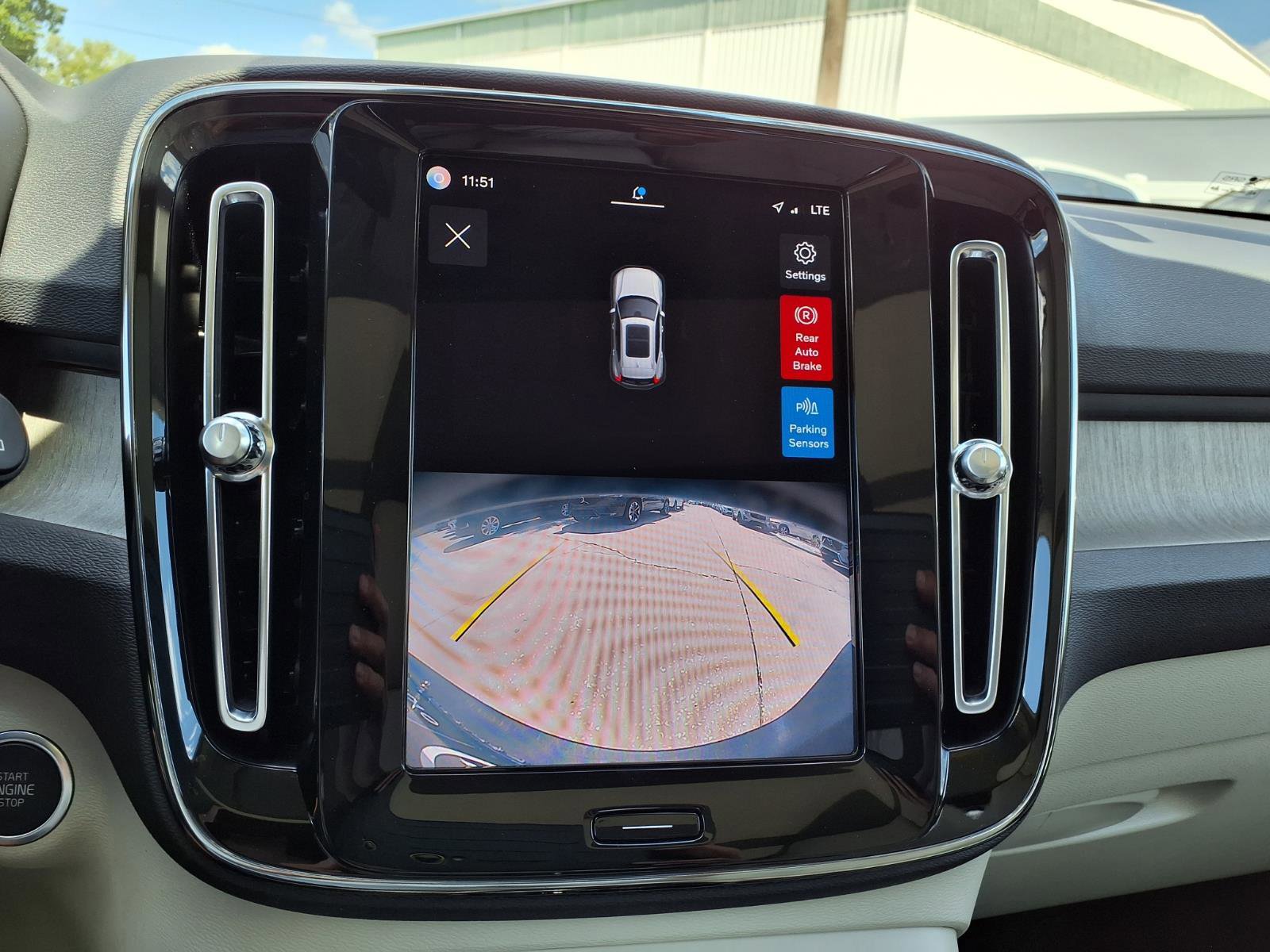 Certified 2023 Volvo XC40 B5 Plus AWD/4WD image 27