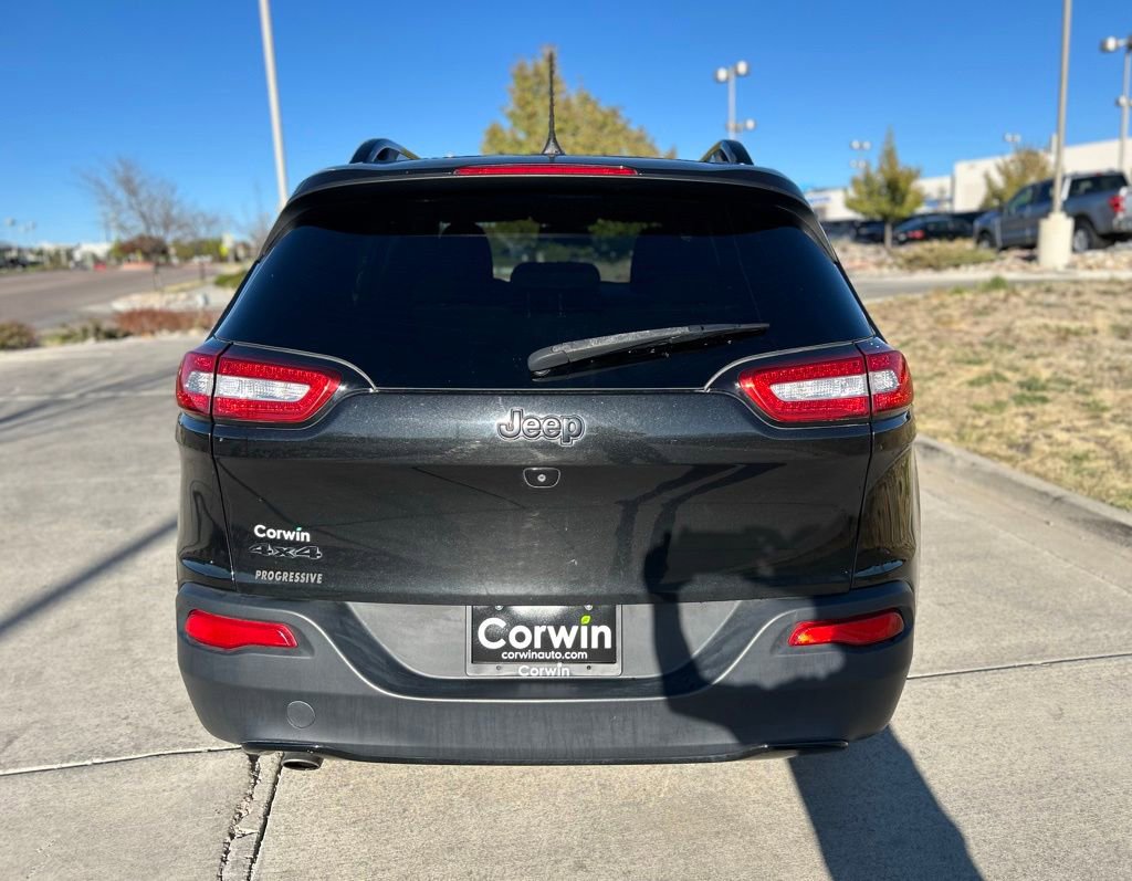 Used 2016 Jeep Cherokee Latitude w/ Cold Weather Group AWD/4WD image 8