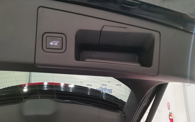 Used 2024 Cadillac XT4 Premium Luxury image 19