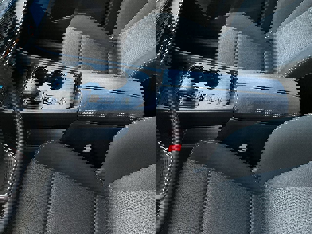 Used 2025 Nissan Rogue SV image 32