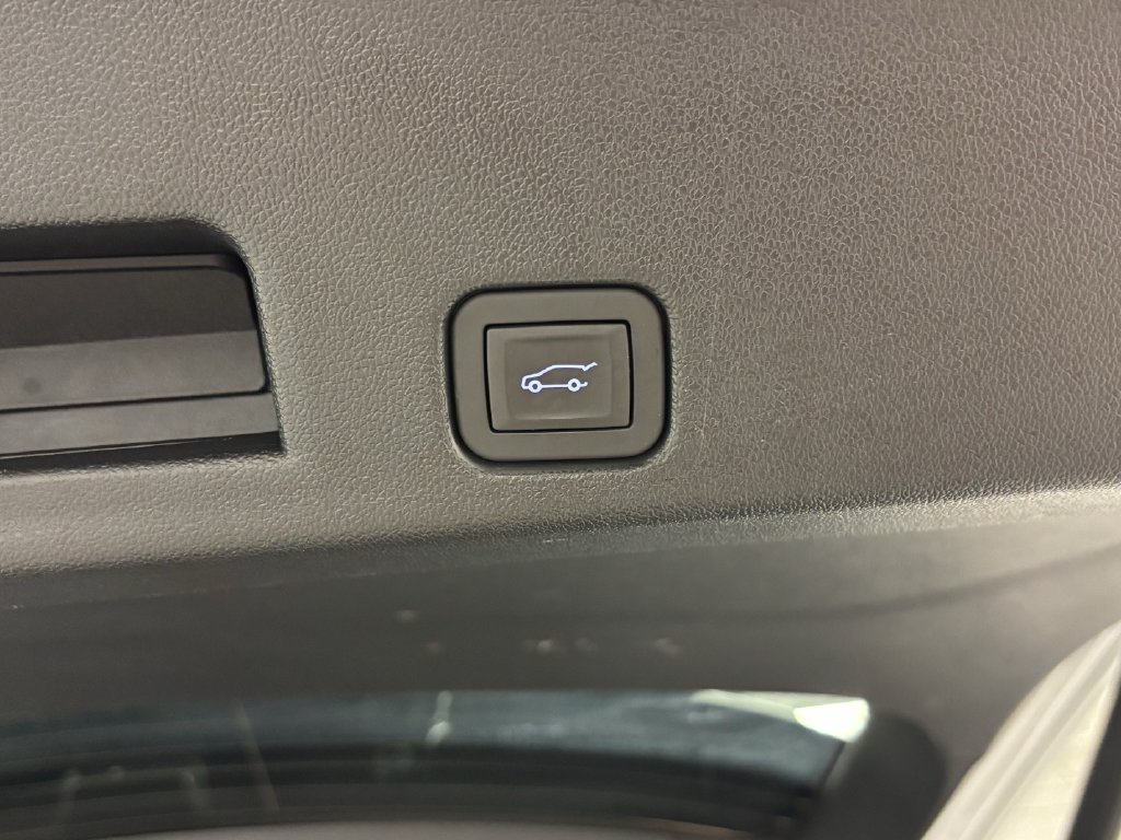 Used 2026 GMC Acadia Elevation w/ Elevation Premium Package FWD image 20