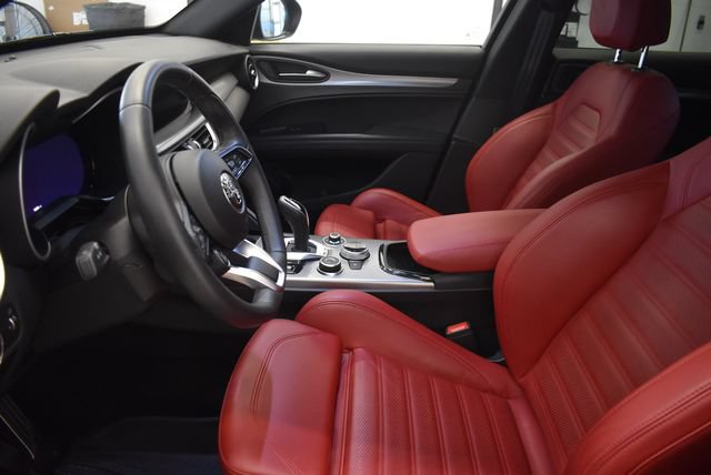 Used 2024 Alfa Romeo Stelvio Ti w/ Performance Driving Package AWD/4WD image 22