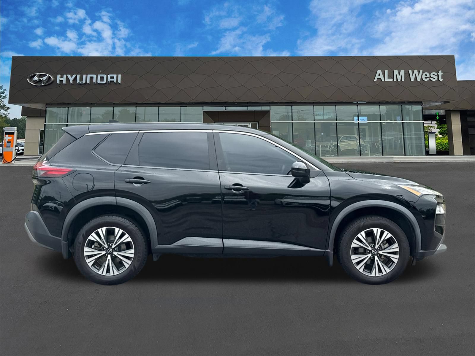 Used 2023 Nissan Rogue SV FWD image 4