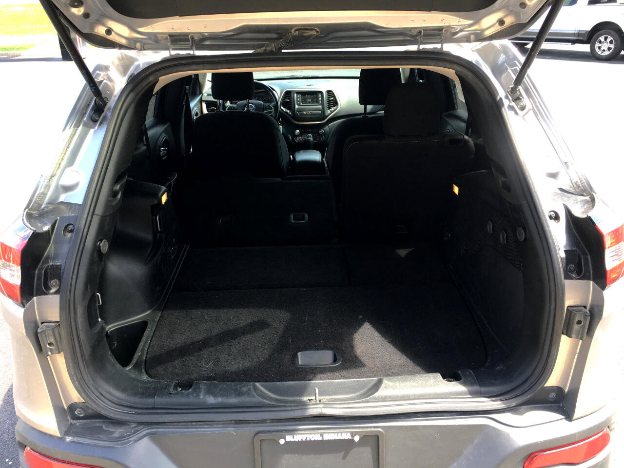 Used 2017 Jeep Cherokee Latitude w/ Safety/Convenience Group image 6