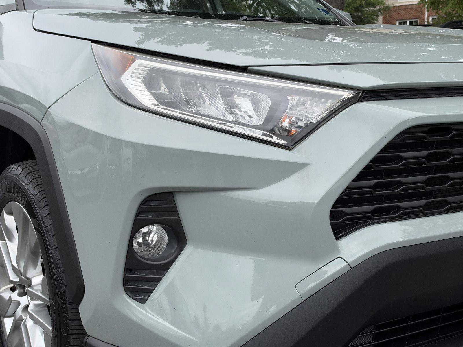 Used 2019 Toyota RAV4 XLE Premium w/ Cold Weather Package AWD/4WD image 8