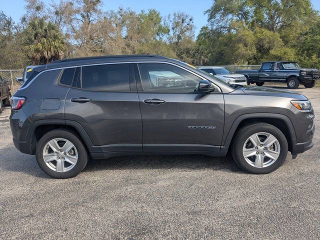 Used 2022 Jeep Compass Latitude image 4