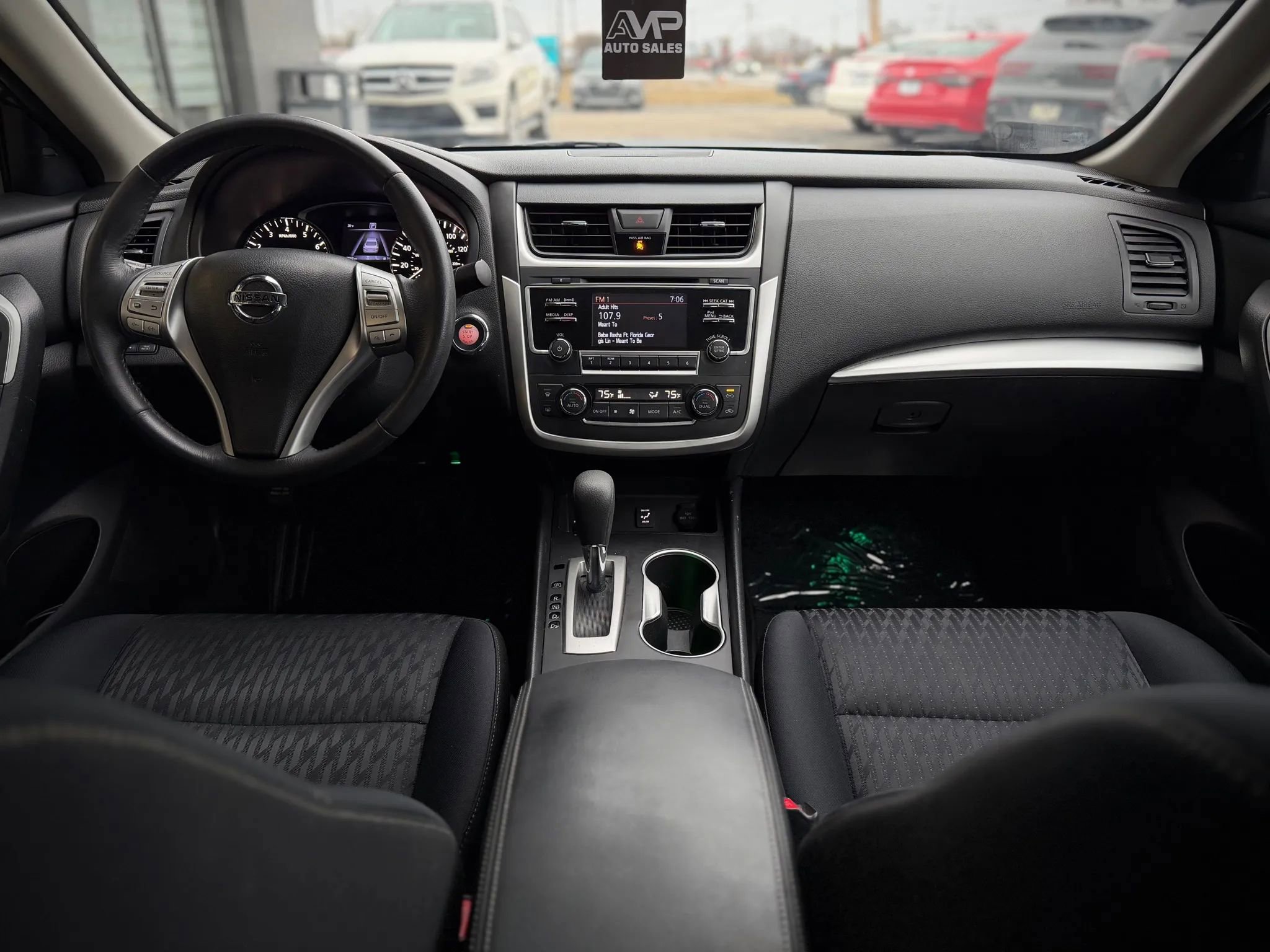 Used 2017 Nissan Altima 2.5 SV w/ Interior Lighting Package image 10