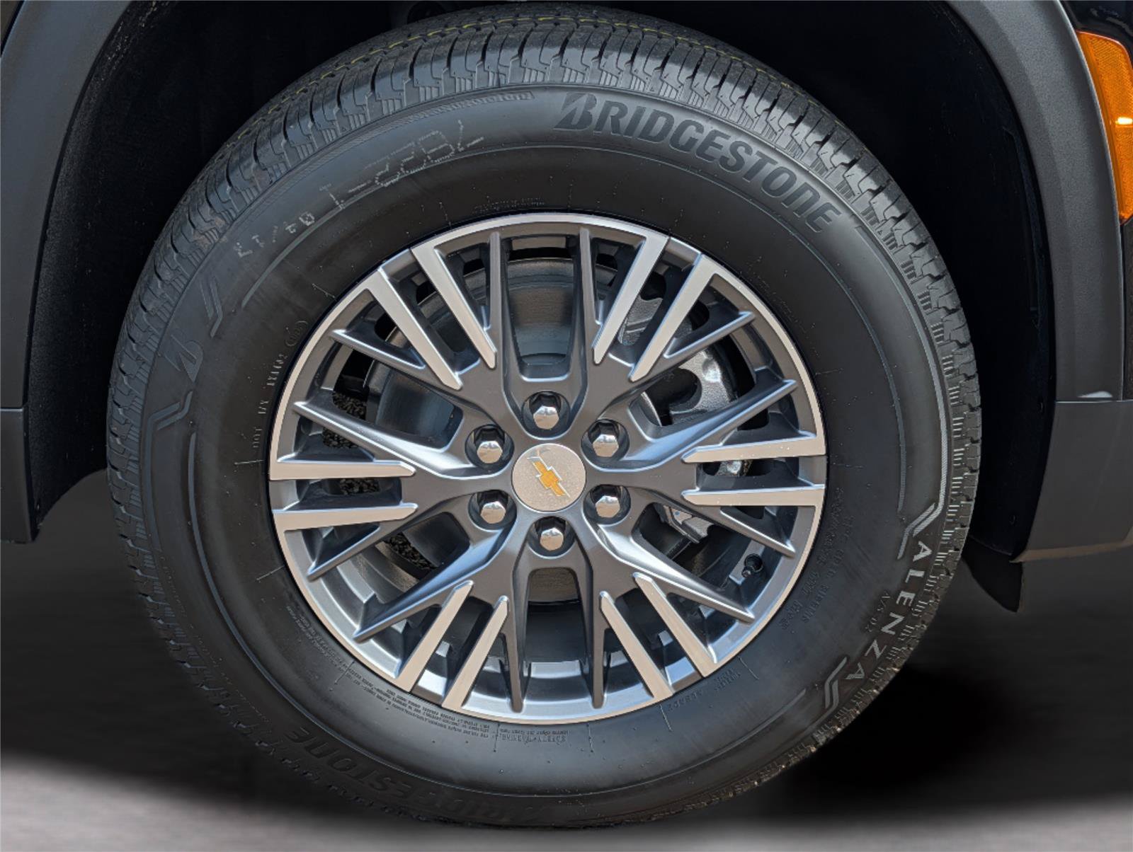 New 2026 Chevrolet Traverse LT w/ LPO, Floor Liner Package FWD image 38