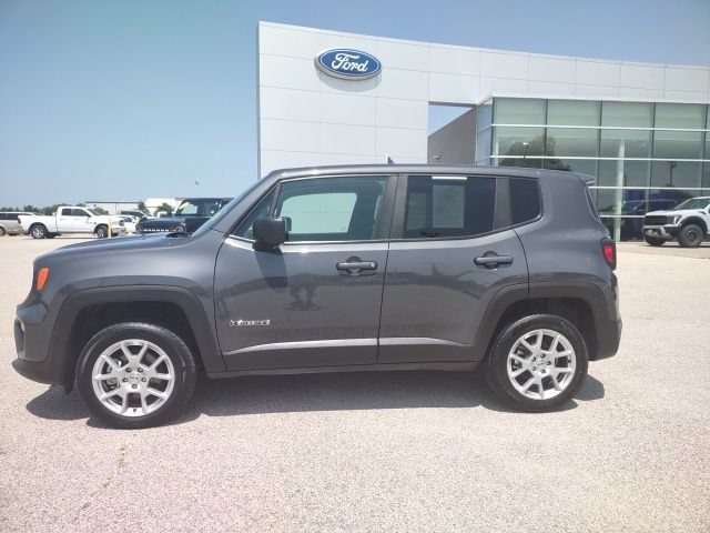 Used 2023 Jeep Renegade Latitude AWD/4WD image 2