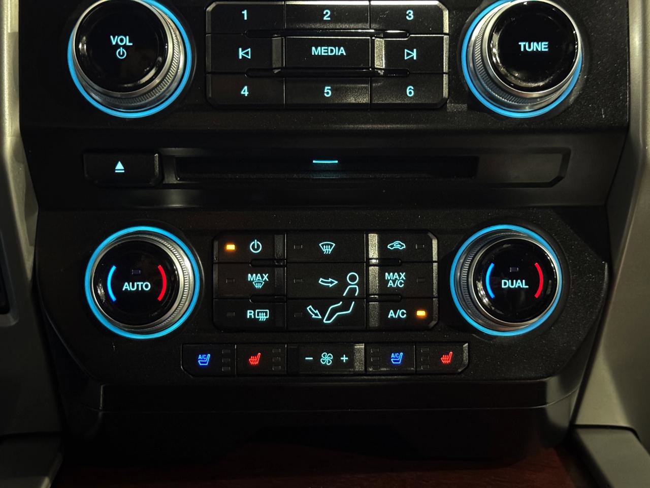 Used 2017 Ford F350 King Ranch w/ King Ranch Ultimate Package AWD/4WD image 31