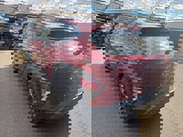 Used 2025 Hyundai Kona SEL image 4