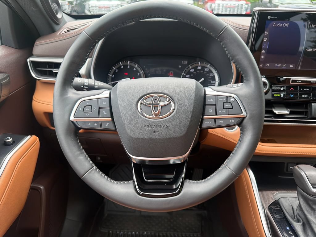 Used 2021 Toyota Highlander Platinum AWD/4WD image 20