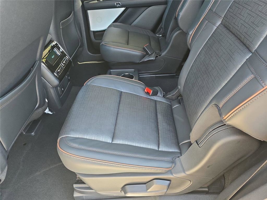 New 2026 Lincoln Aviator Black Label w/ Jet Appearance Package image 13