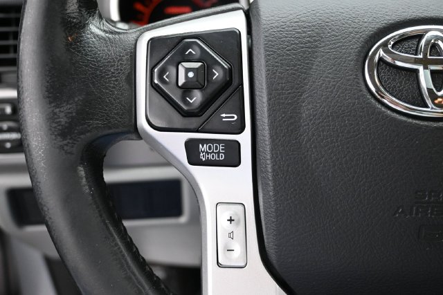 Used 2017 Toyota Sequoia SR5 AWD/4WD image 18