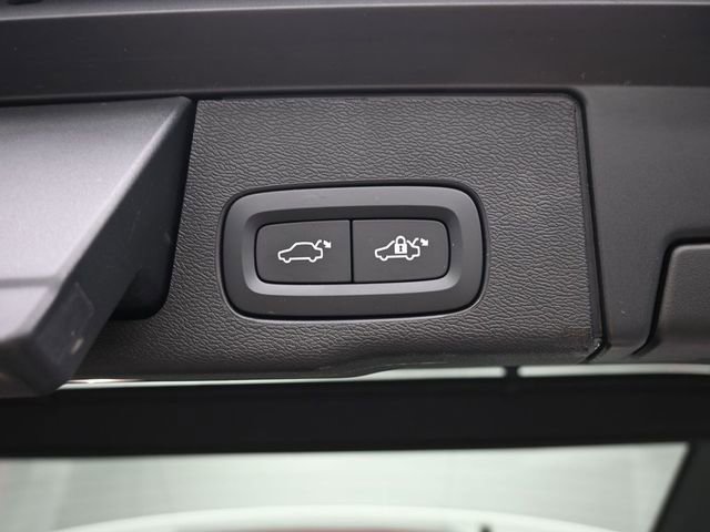 Used 2023 Volvo XC60 B5 Ultimate w/ Climate Package image 33