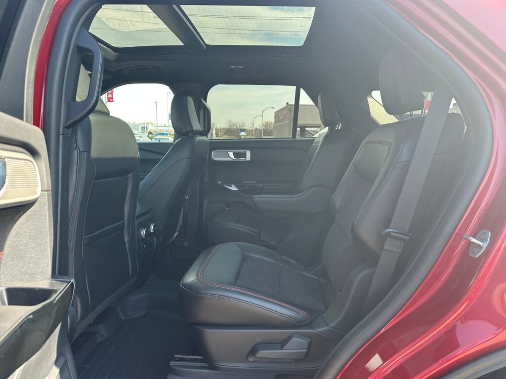 Used 2022 Ford Explorer ST-Line w/ Class IV Trailer Tow Package AWD/4WD image 10