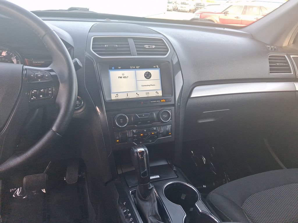 Used 2017 Ford Explorer XLT w/ Equipment Group 201A FWD image 20