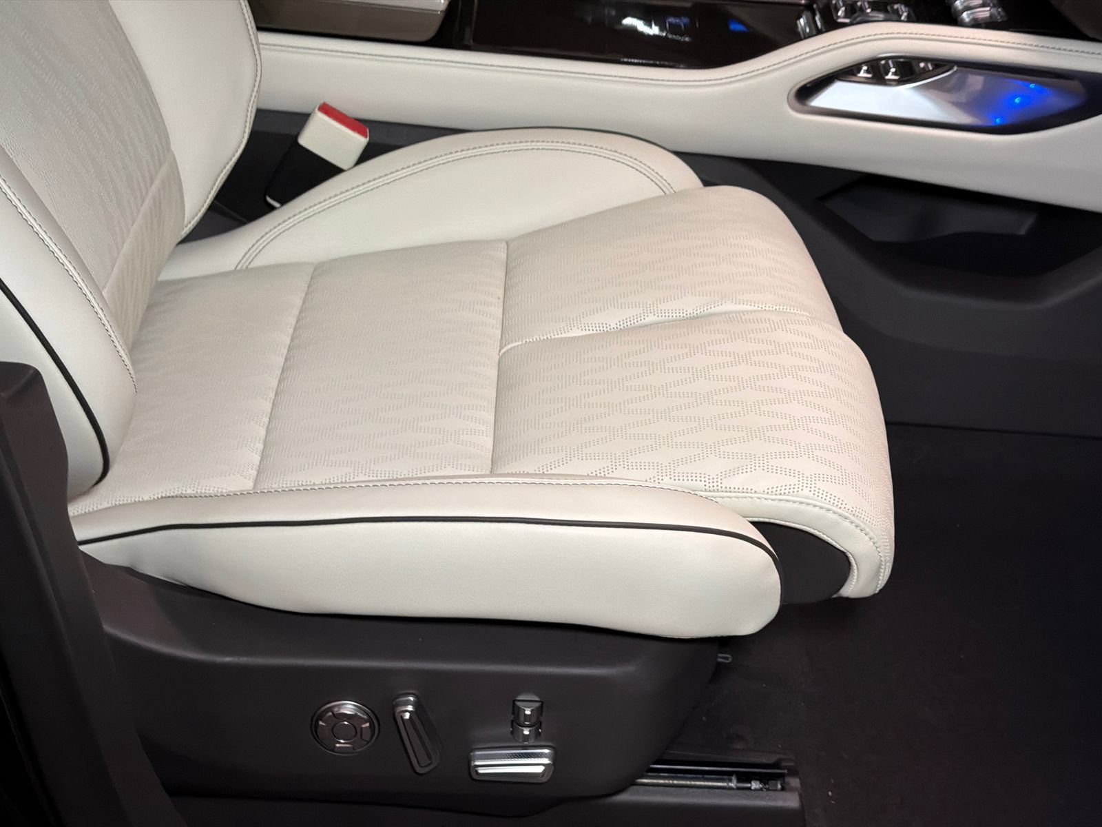 New 2026 Lincoln Nautilus Black Label AWD/4WD image 12