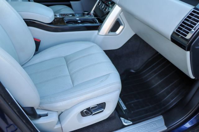 Used 2015 Land Rover Range Rover HSE image 36