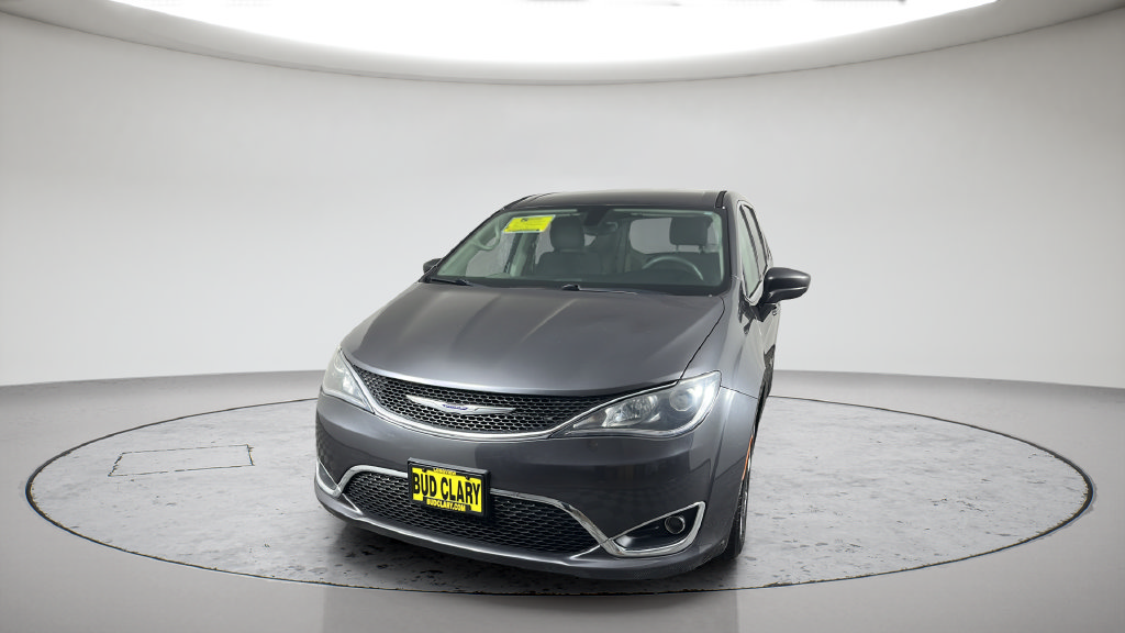 Used 2018 Chrysler Pacifica Touring Plus w/ Tire & Wheel Group FWD image 2