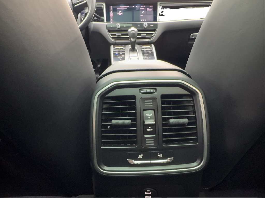 Used 2024 Porsche Macan w/ Premium Plus Package AWD/4WD image 43