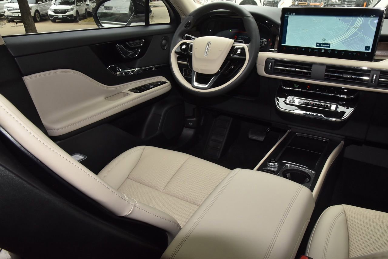 New 2026 Lincoln Corsair Reserve FWD image 15