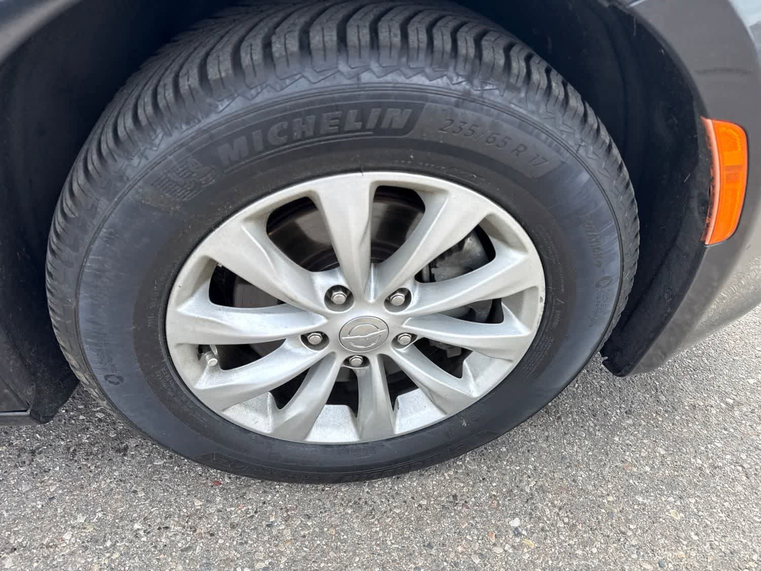 Used 2019 Chrysler Pacifica Touring-L FWD image 12