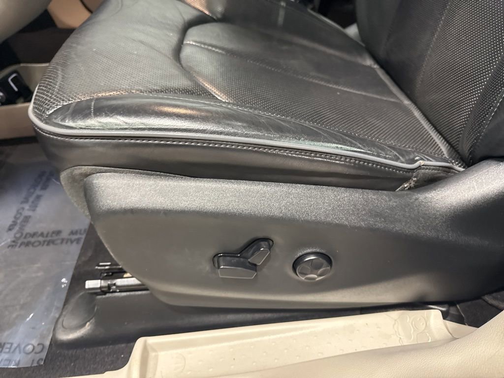 Used 2017 Chrysler Pacifica Limited w/ UConnect Theater Package image 34