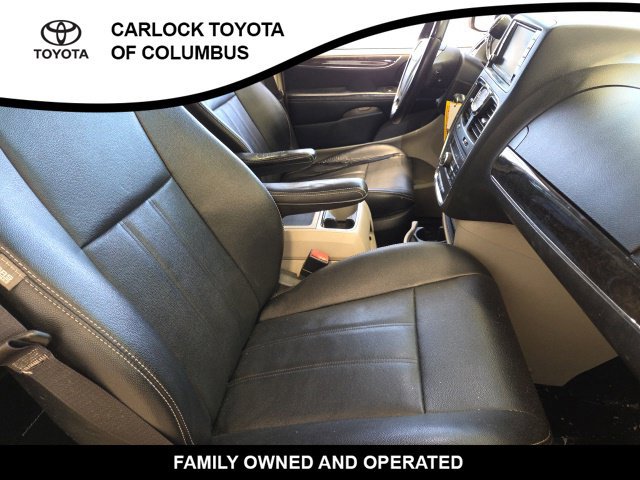 Used 2016 Chrysler Town & Country Touring FWD image 22
