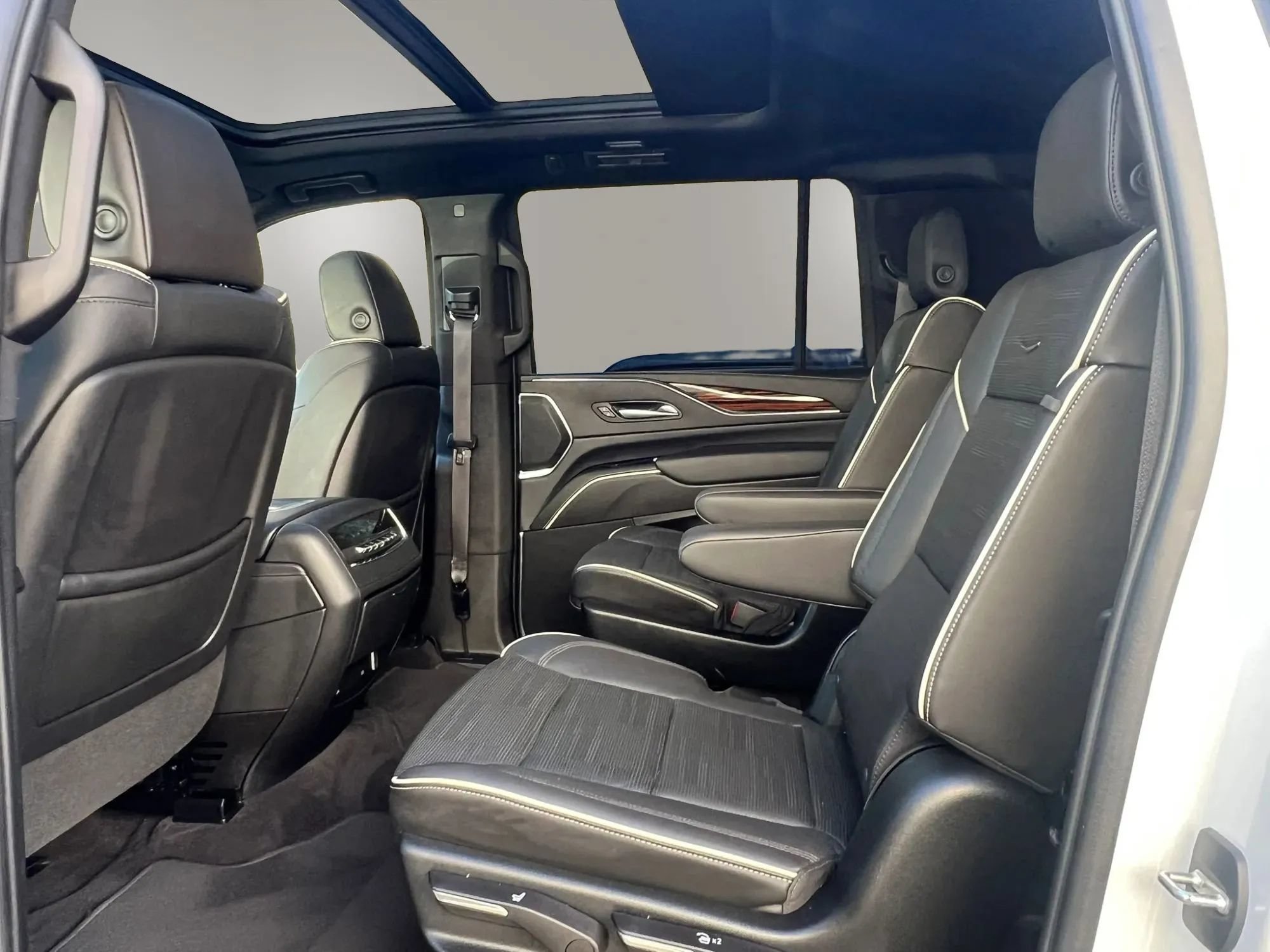 Used 2023 Cadillac Escalade ESV Premium Luxury AWD/4WD image 32