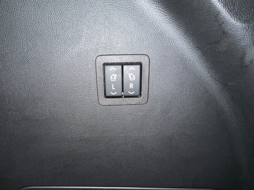 Certified 2024 Buick Enclave Avenir w/ Trailering Package, 5000 lbs. image 31