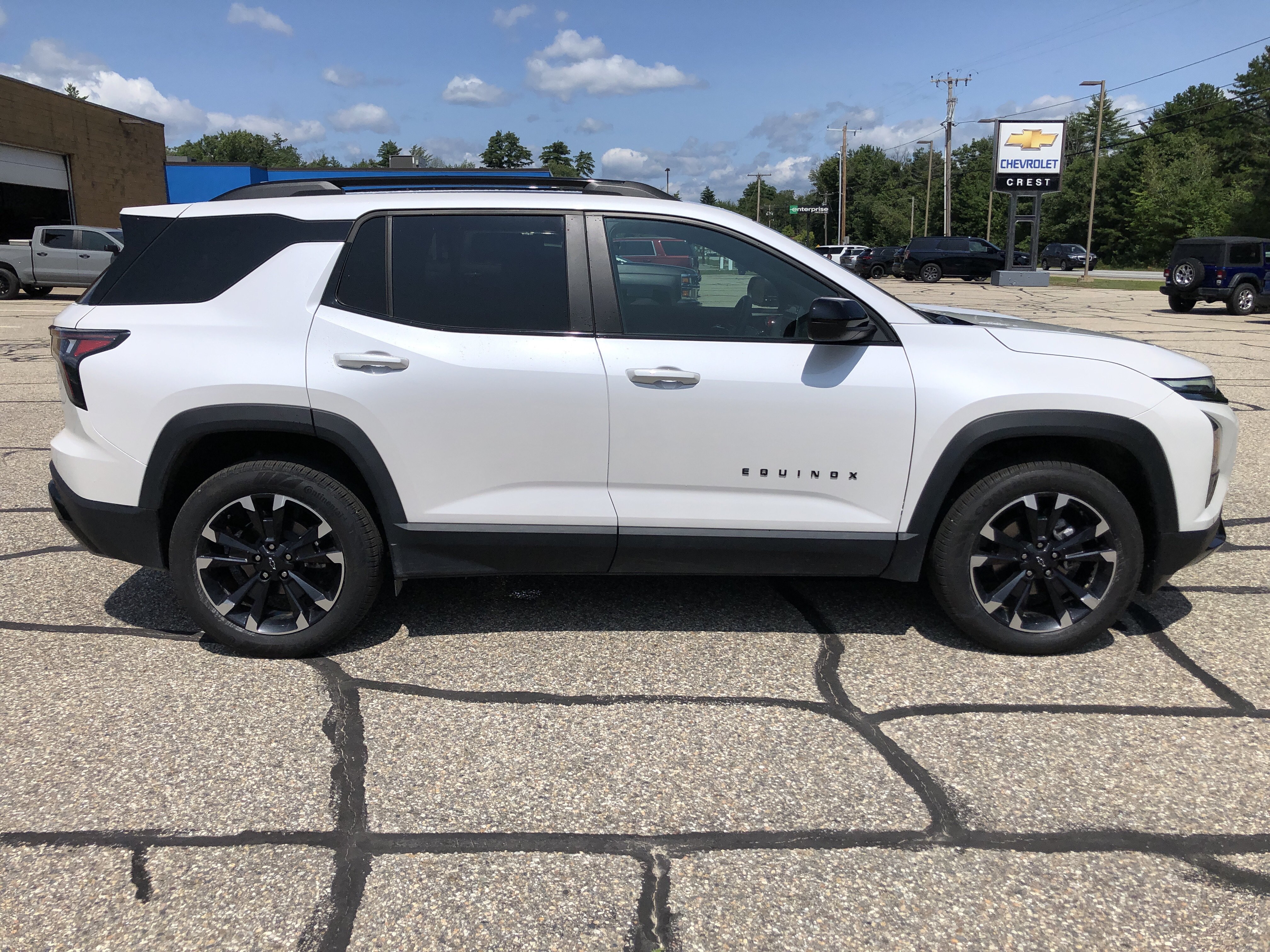 Used 2025 Chevrolet Equinox RS AWD/4WD image 2