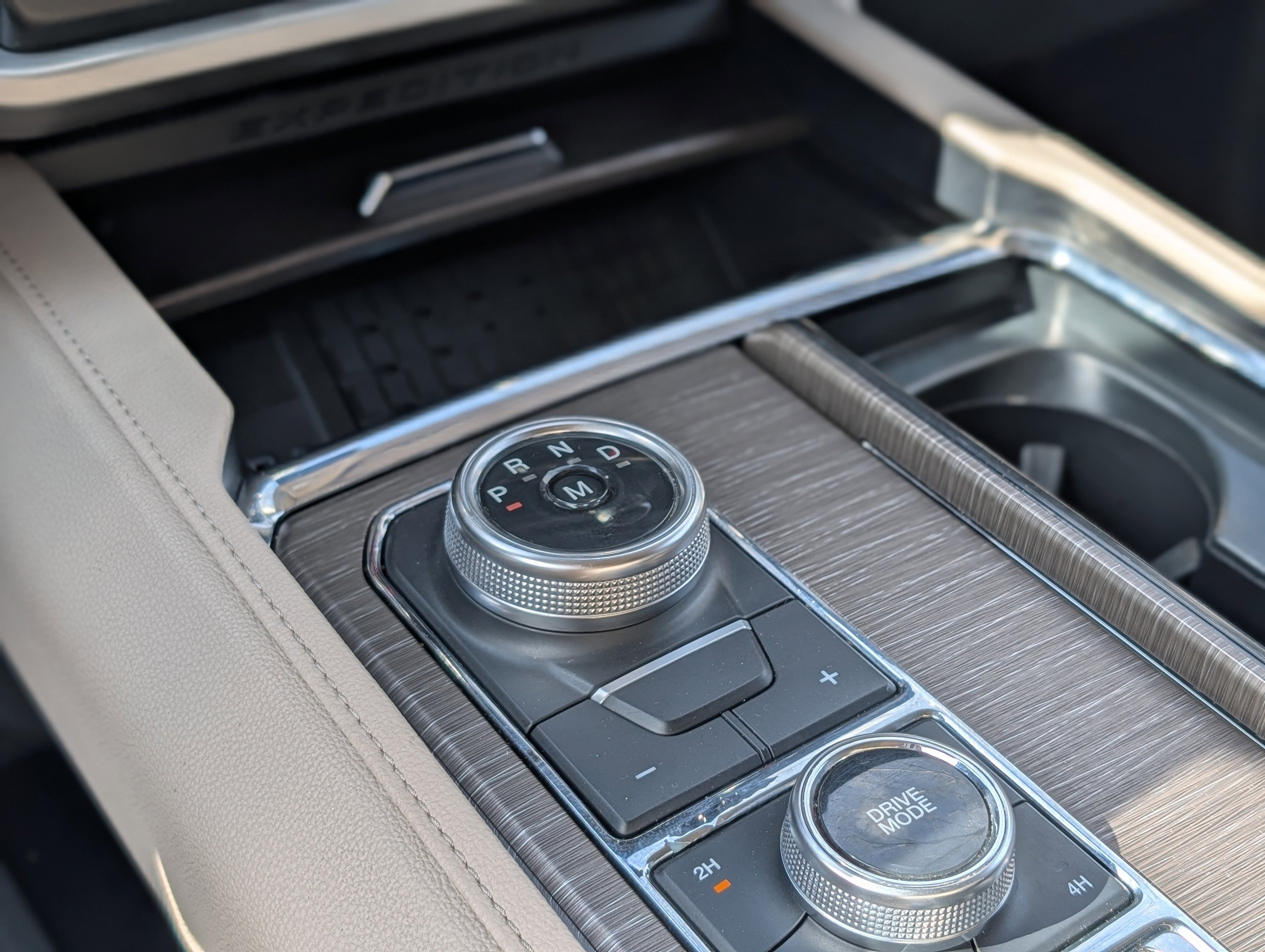 Used 2024 Ford Expedition Limited image 17