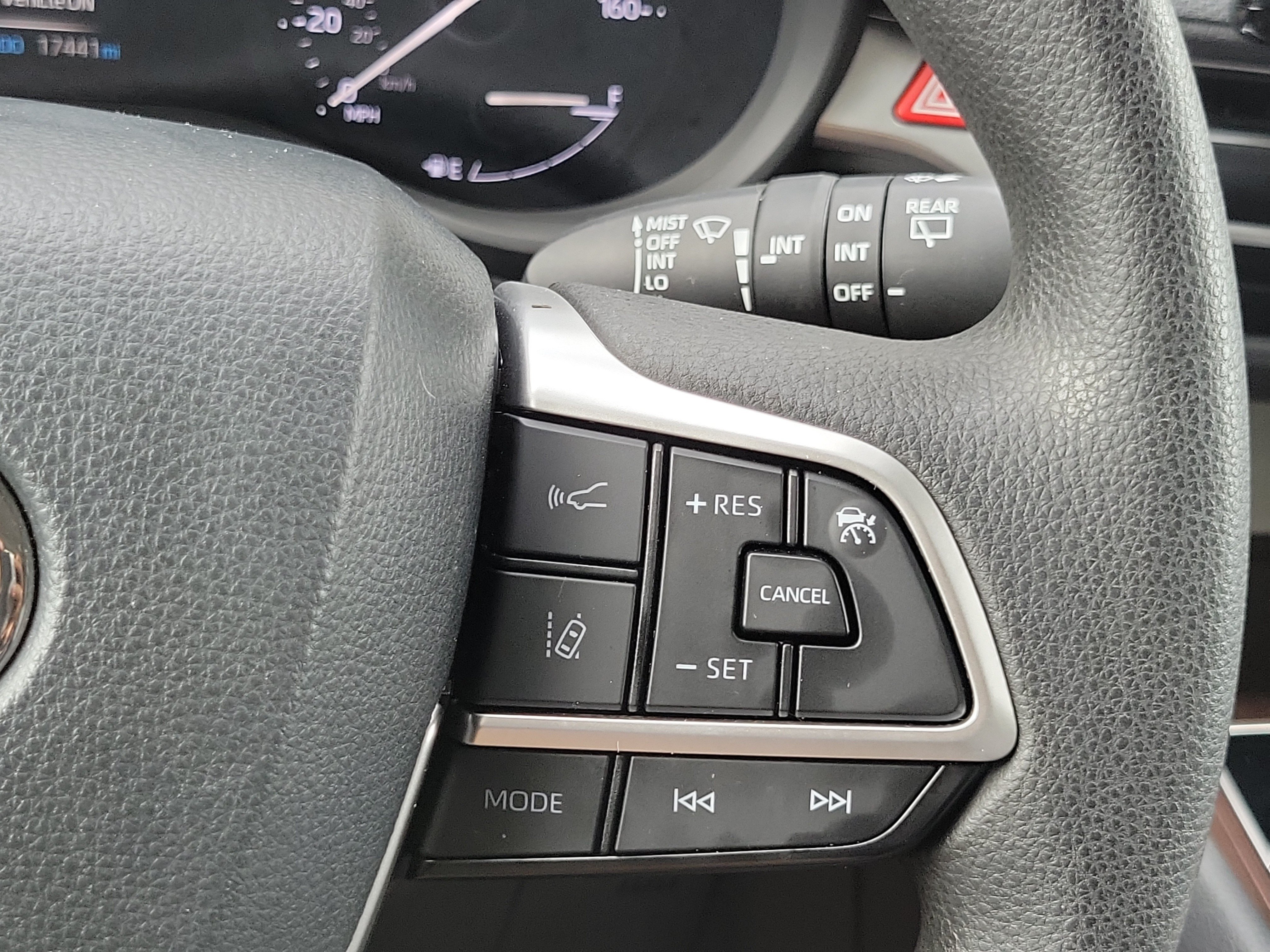 Used 2021 Toyota Sienna LE w/ LE Plus Package FWD image 26