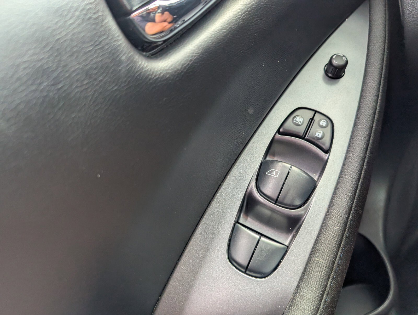 Certified 2025 Nissan Leaf S image 31