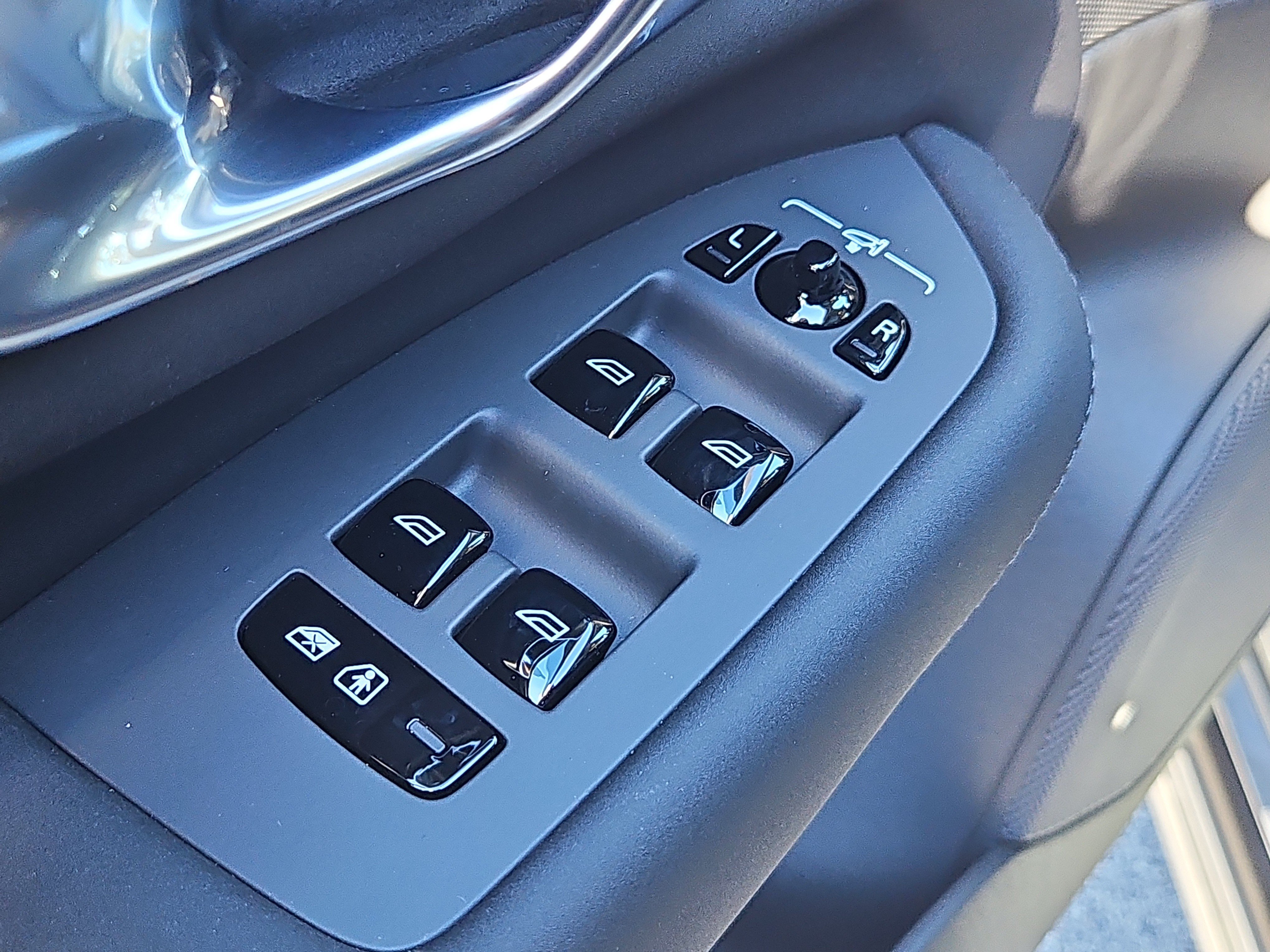 New 2027 Volvo XC90 B5 Plus AWD/4WD image 18