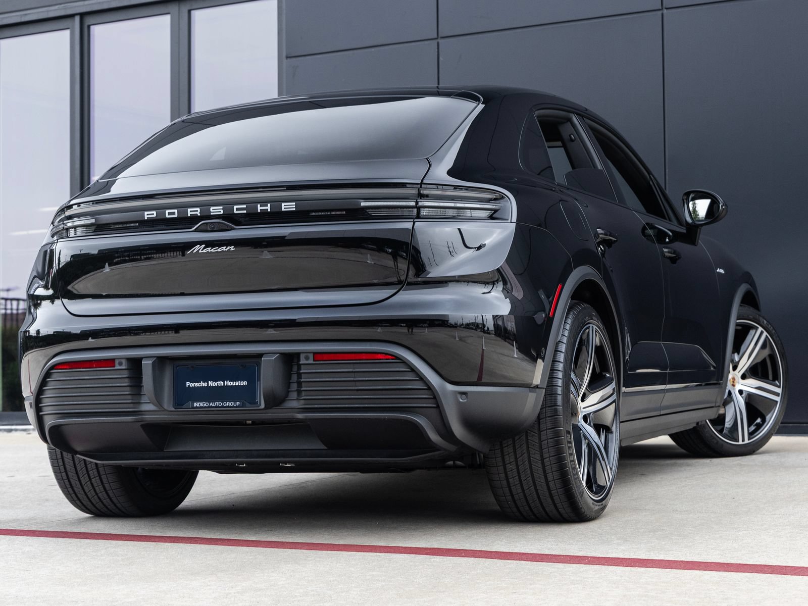 Certified 2025 Porsche Macan Electric RWD image 11