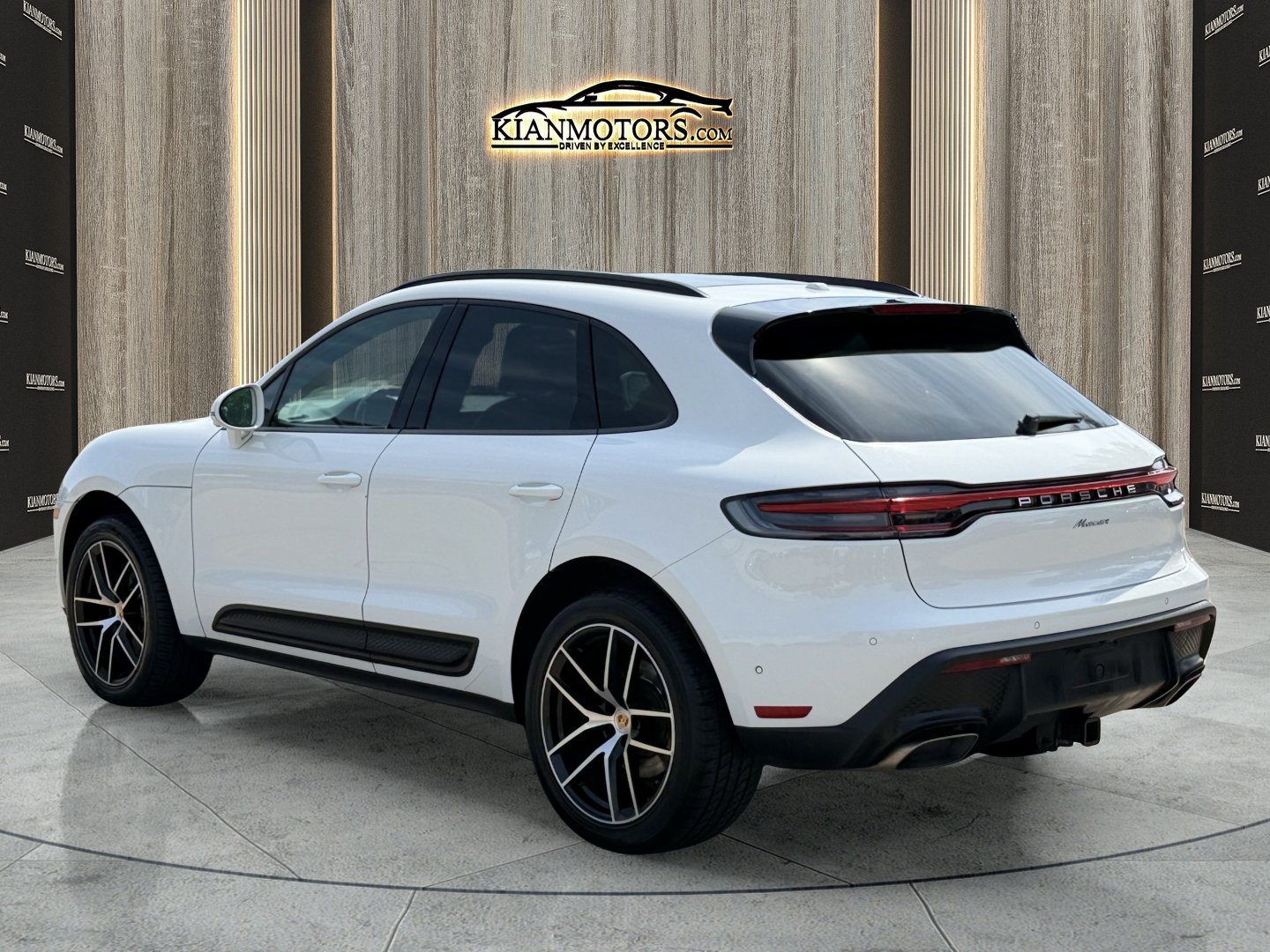 Used 2023 Porsche Macan Turbo AWD/4WD image 5