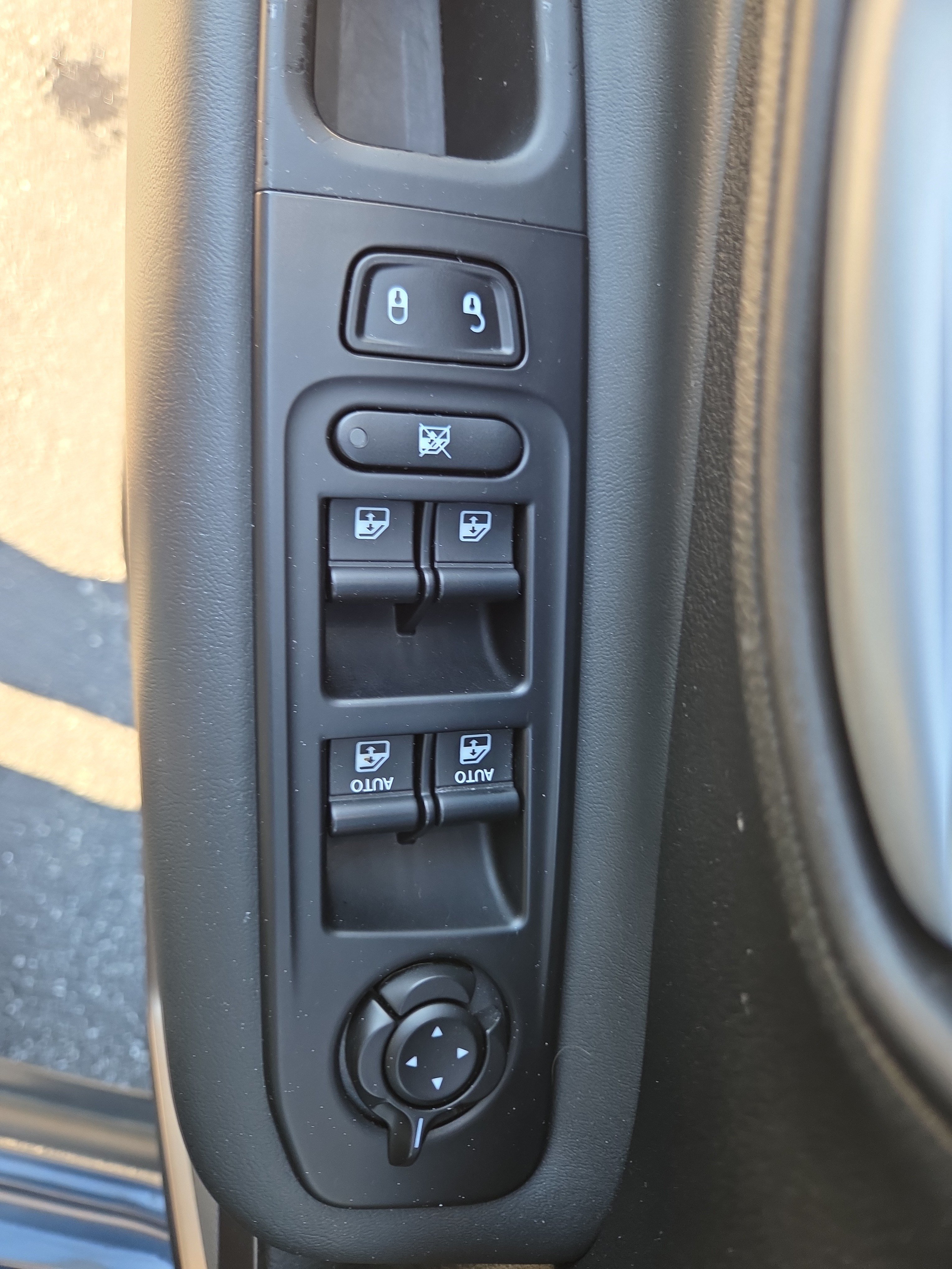 Certified 2023 Jeep Renegade Latitude AWD/4WD image 32