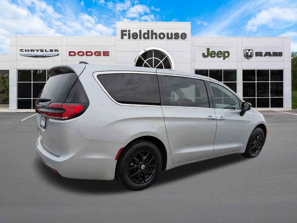 Used 2024 Chrysler Pacifica Touring-L FWD image 11