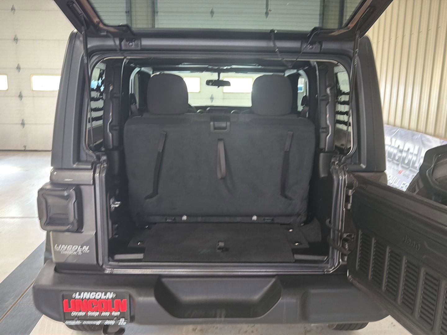 Used 2021 Jeep Wrangler Sport image 8