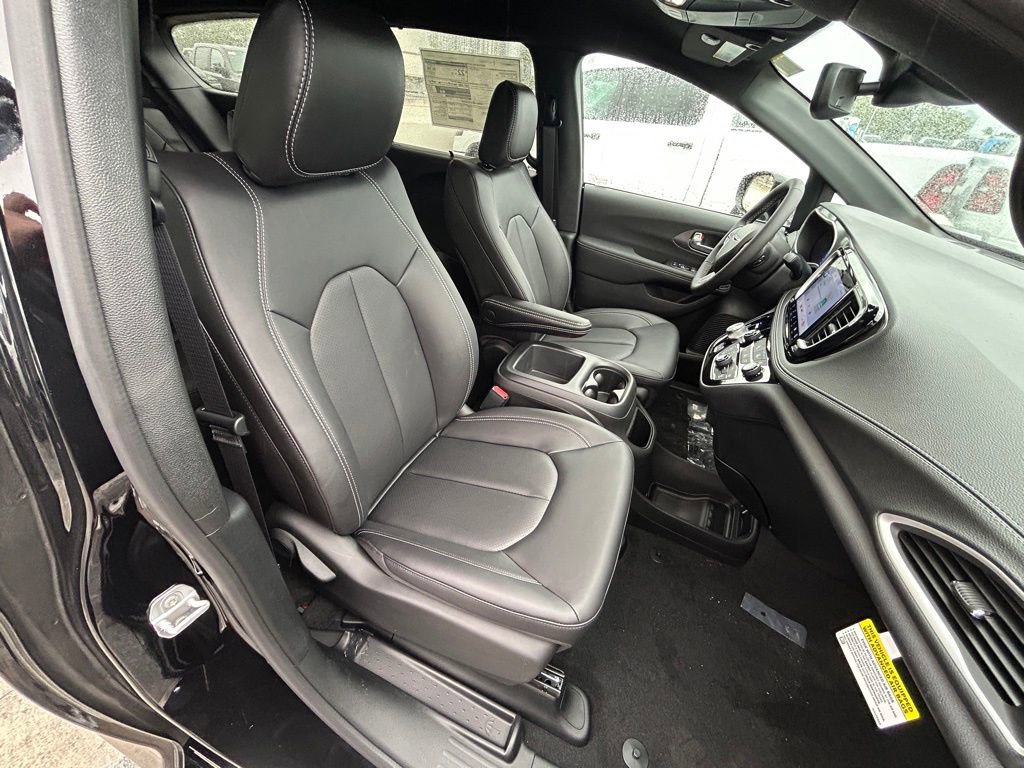 New 2026 Chrysler Pacifica Select image 31