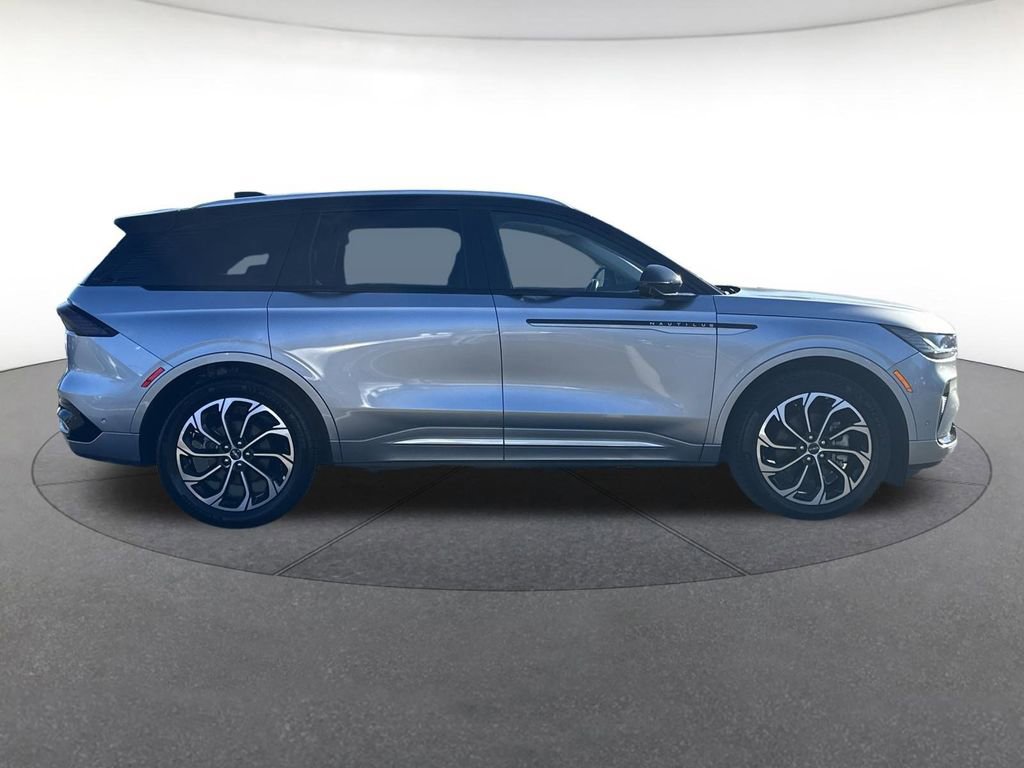 Used 2024 Lincoln Nautilus Reserve image 7