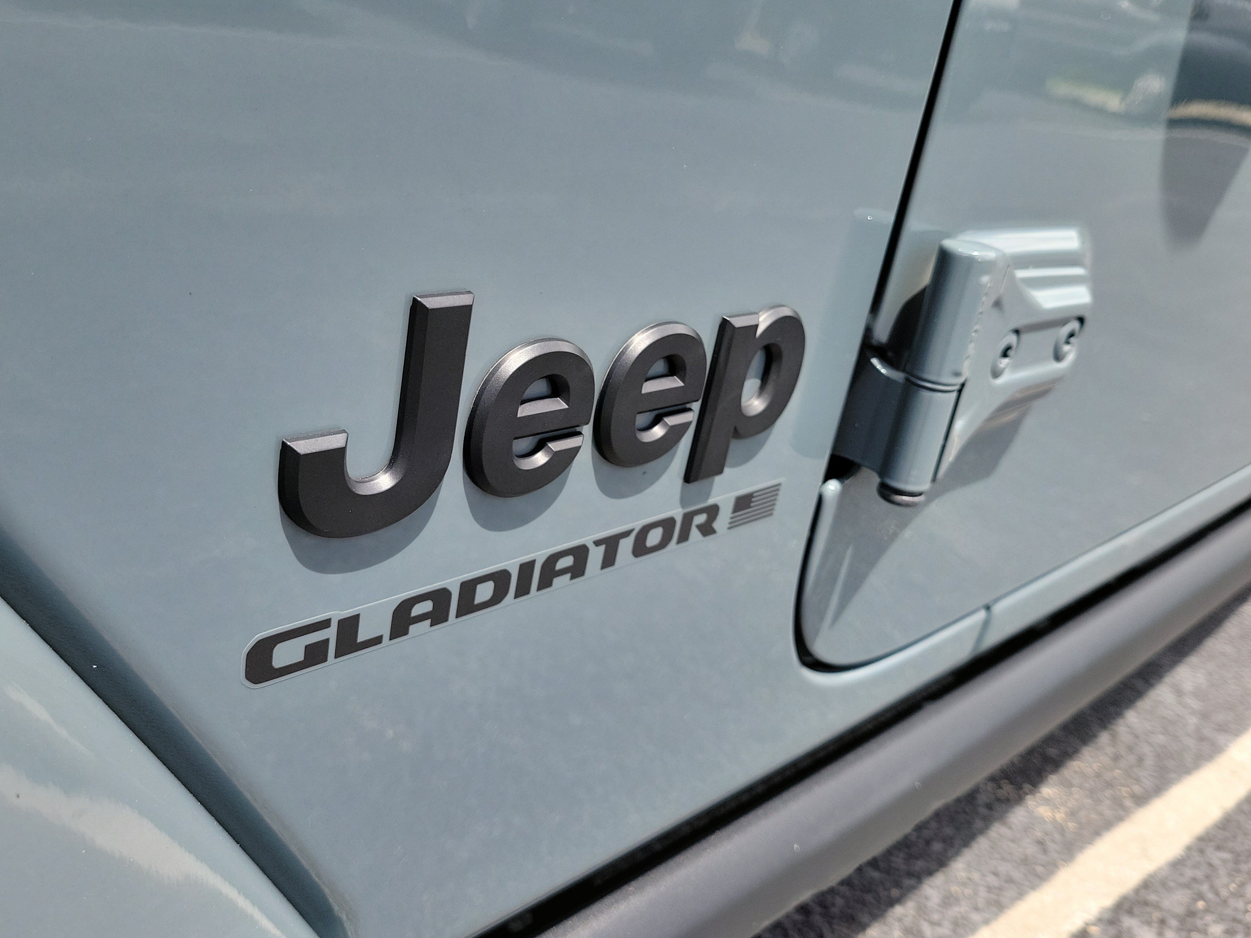 Used 2024 Jeep Gladiator Sport AWD/4WD image 6